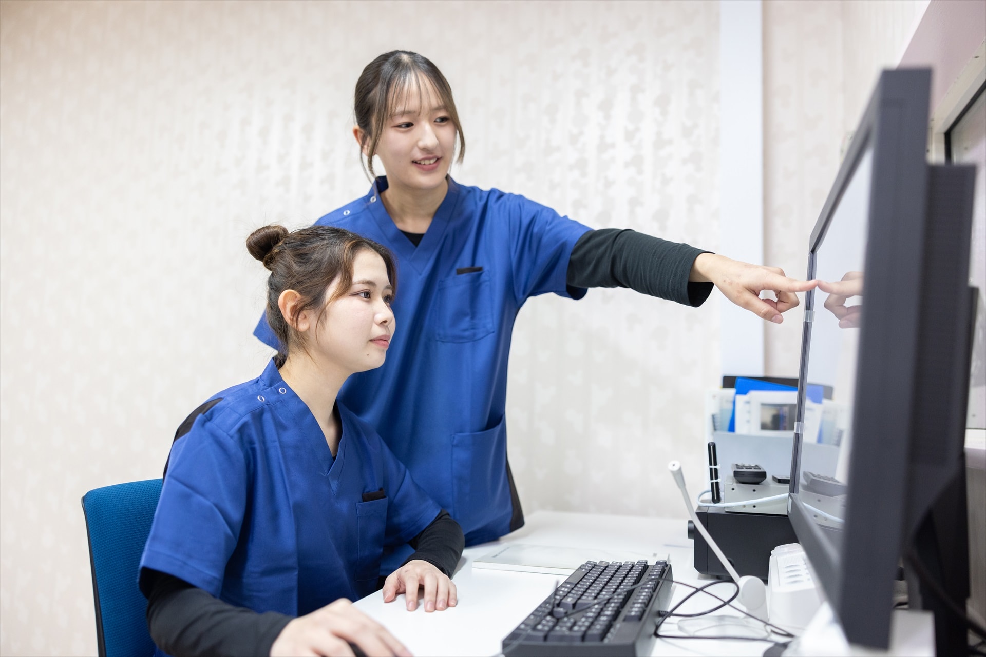 多くの卒業生が医療機関で活躍中。実習先病院の確保や就職先の充実につながっています。
