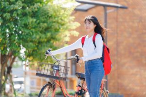 学業を優先できるアルバイトを選ぶ学生が多いです。